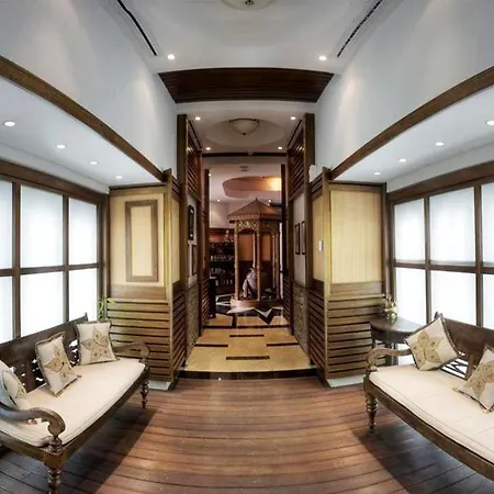 Private Studio In 5 Star Emerald &