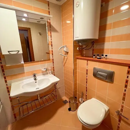 Private Studio In 5 Star Emerald & 拉夫达